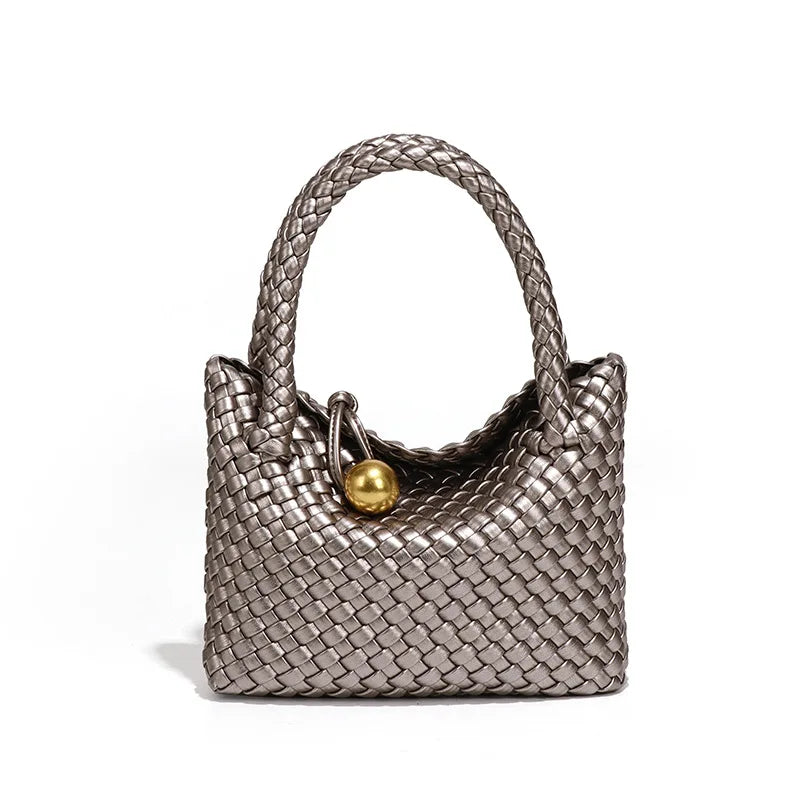 ASTRID™ | ELEGANTE VEVET MED GULLDETALJER
