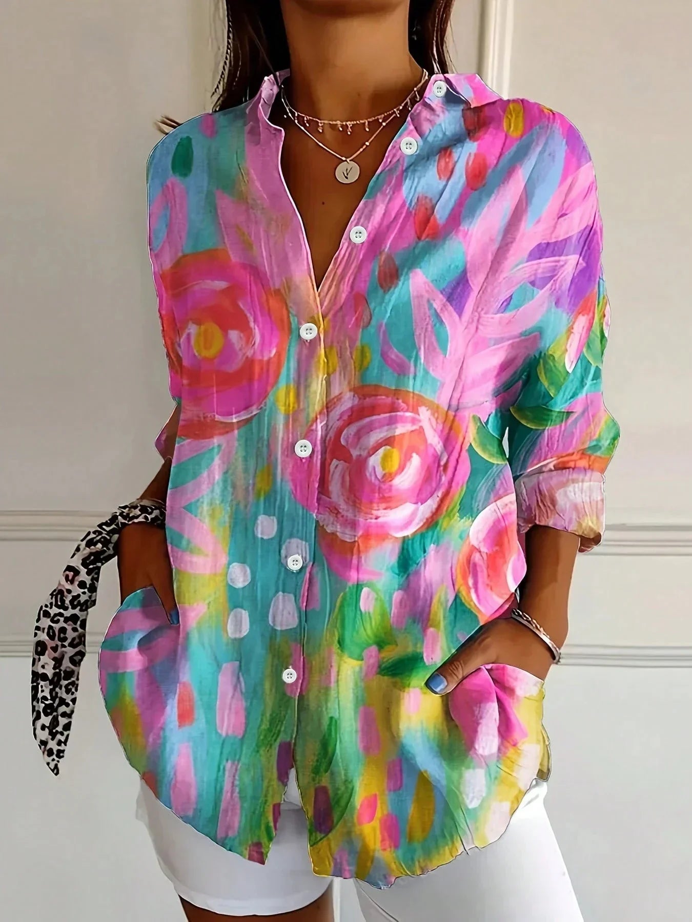 Annika | Fargerik bluse med lekent print