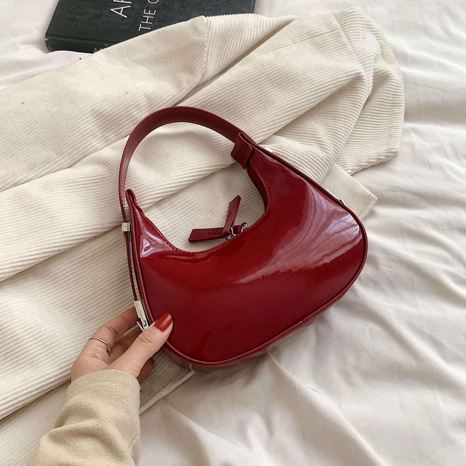bella™ – vintage halvmåne skulderveske