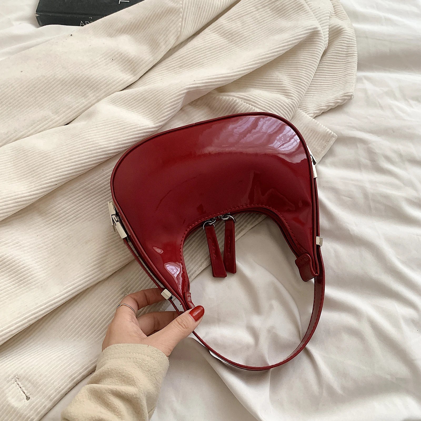 bella™ – vintage halvmåne skulderveske