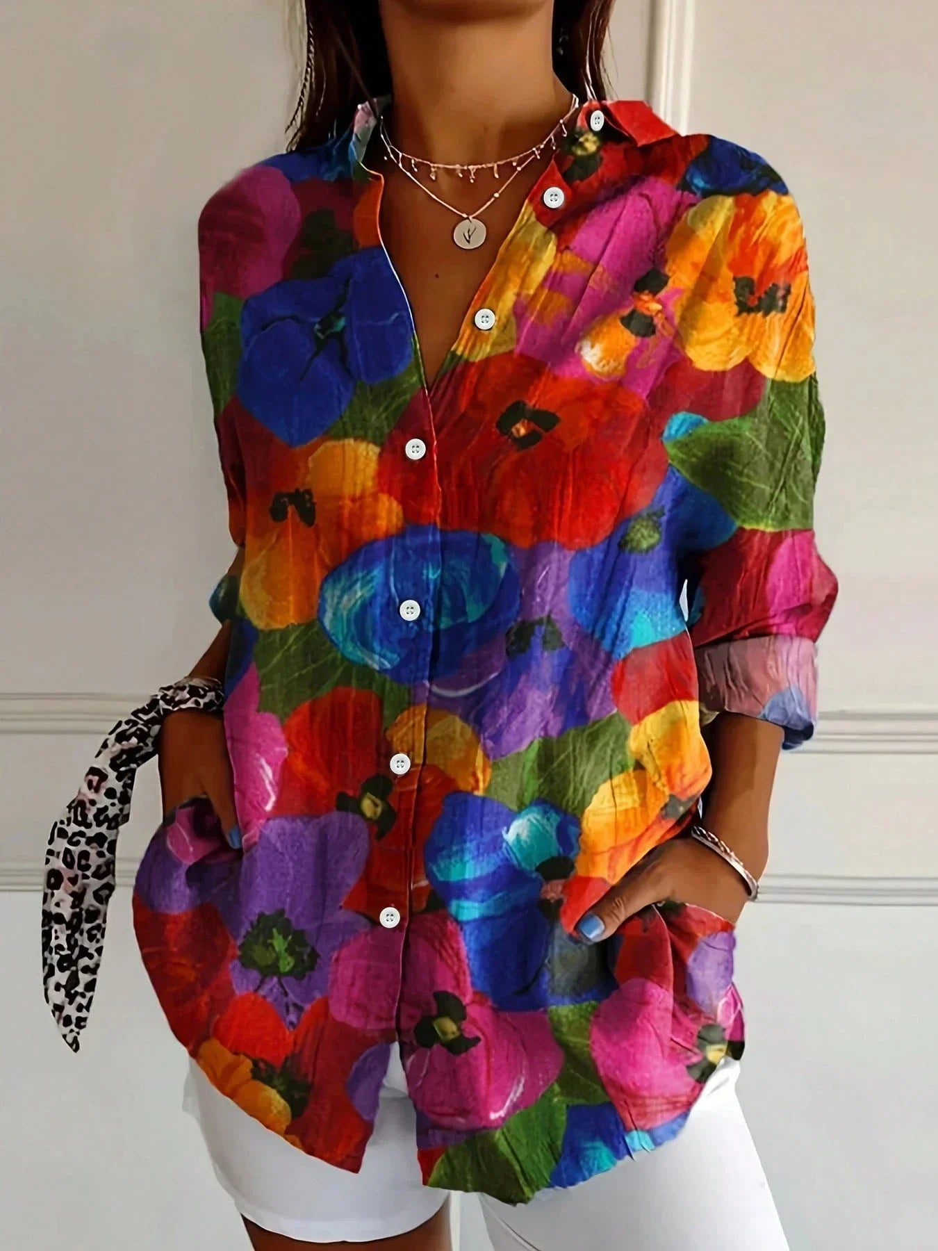 Annika | Fargerik bluse med lekent print
