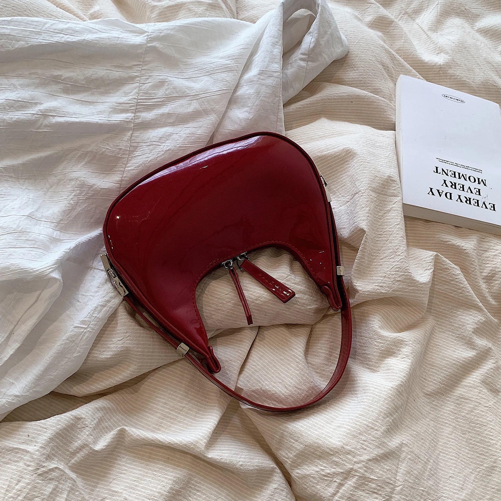 bella™ – vintage halvmåne skulderveske