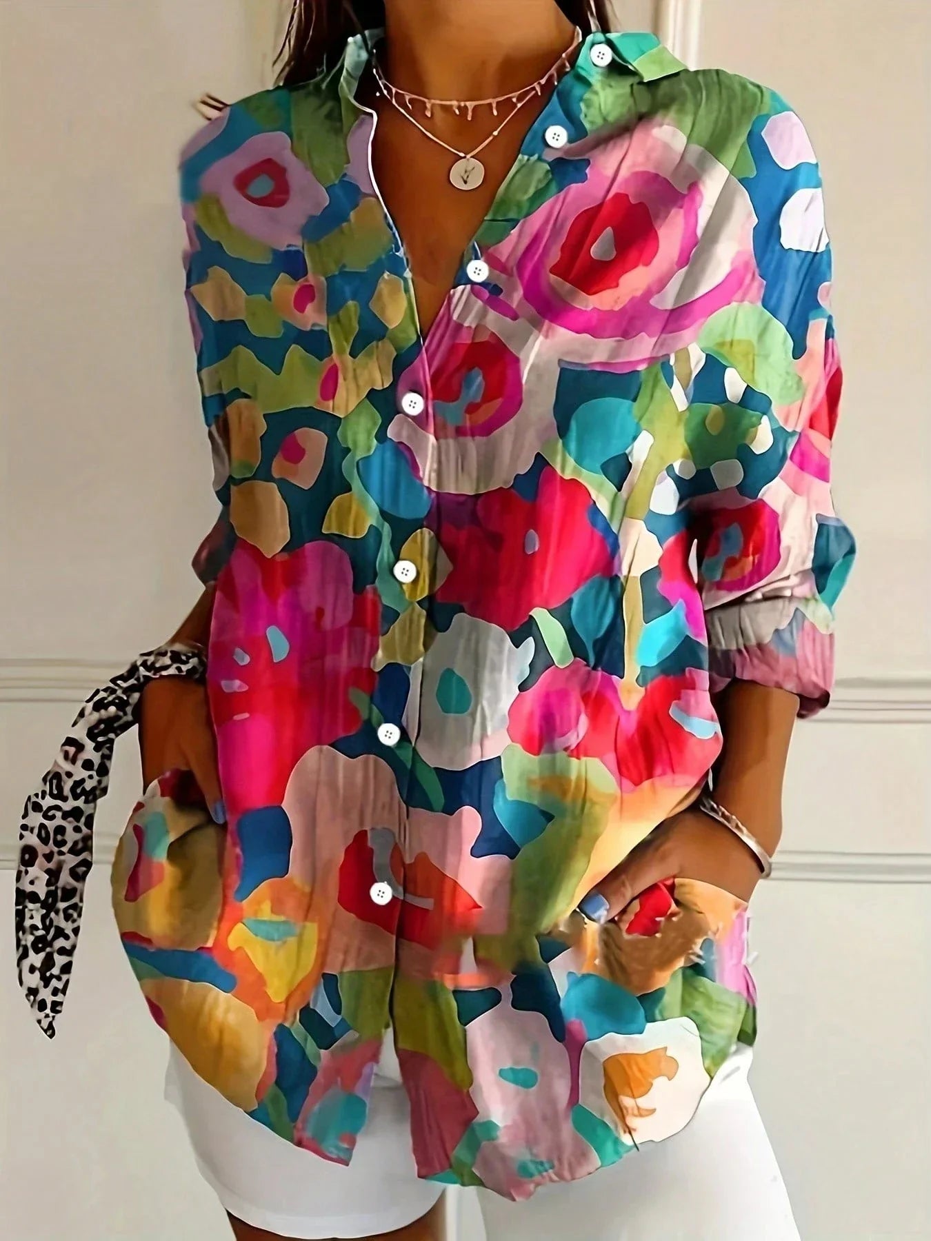 Annika | Fargerik bluse med lekent print